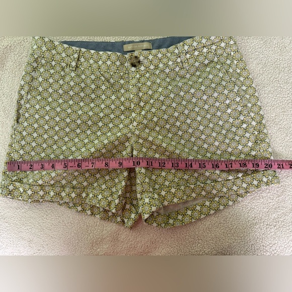 Banana Republic 6 Moon Yellow cuffed shorts. Werdo Luped w/geographic designs. - Picture 11 of 15
